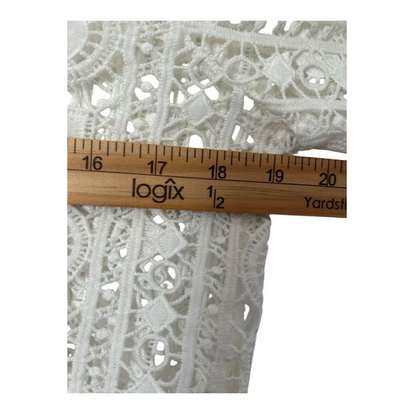 Forever 21 Cropped Top Size M Crochet Lace Overlay Off White Bell Sleeve Frayed - Picture 9 of 11